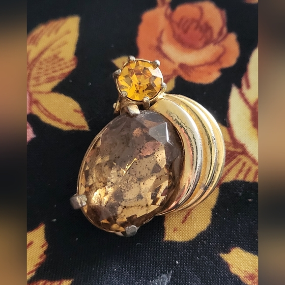 4/$20 🌟Lot of clip-on earrings mismatched. - Picture 12 of 15